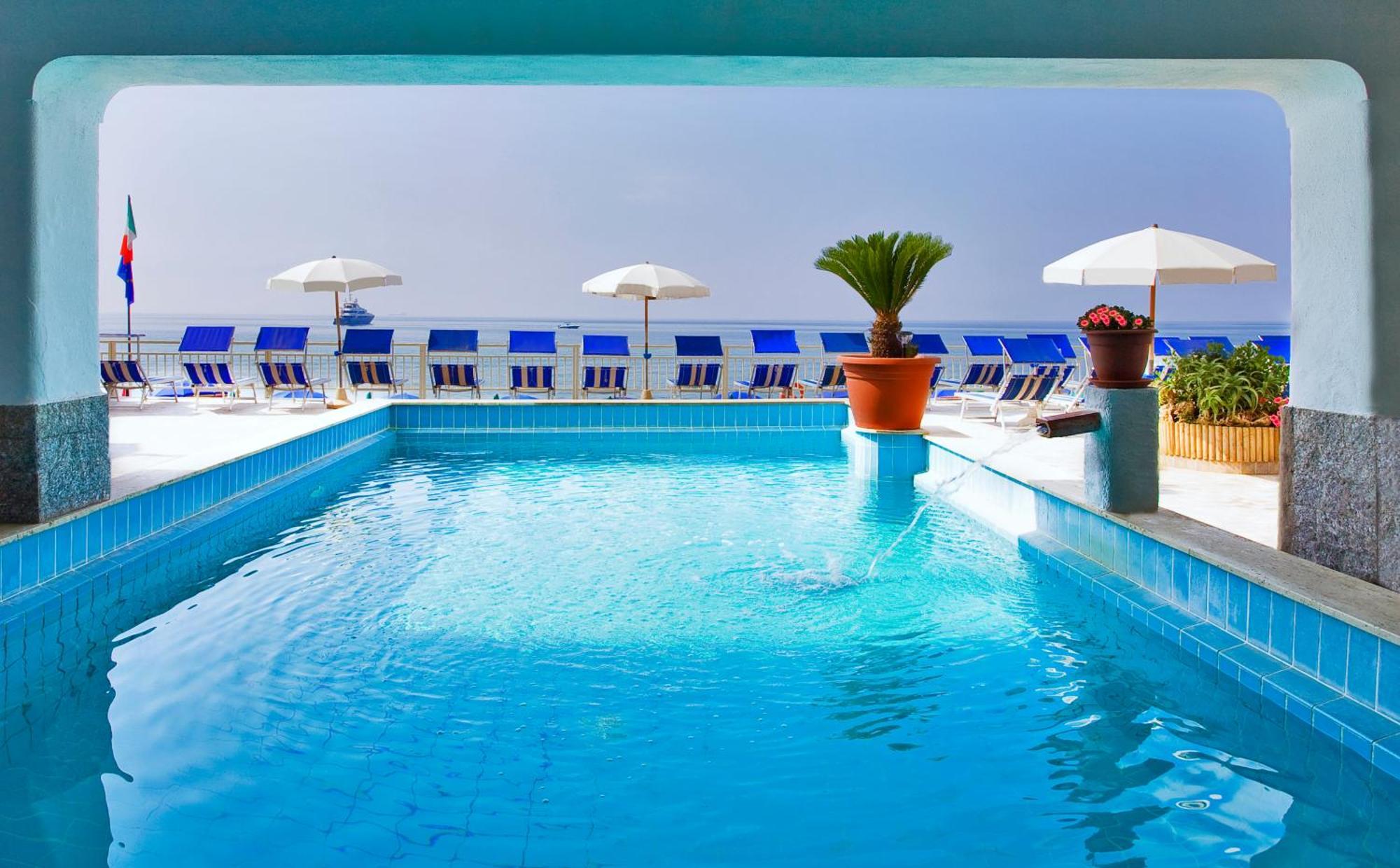 Hotel Vittorio Beach Resort Barano dʼIschia Екстериор снимка