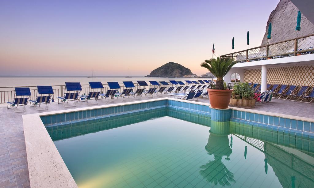 Hotel Vittorio Beach Resort Barano dʼIschia Екстериор снимка